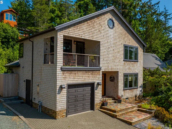562 N 1st St, Manzanita, OR 97130
