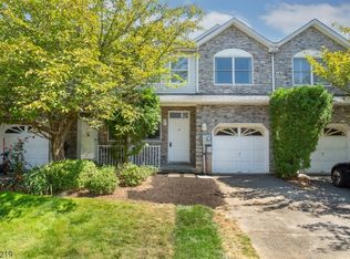 17 Wiley Ct, Morris Plains, NJ 07950