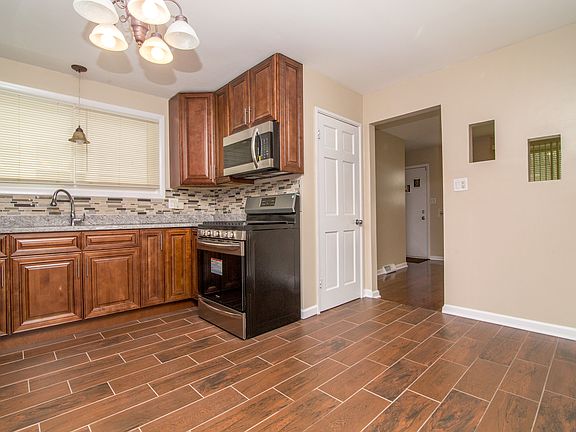 4th image of 4541 S La Crosse Ave