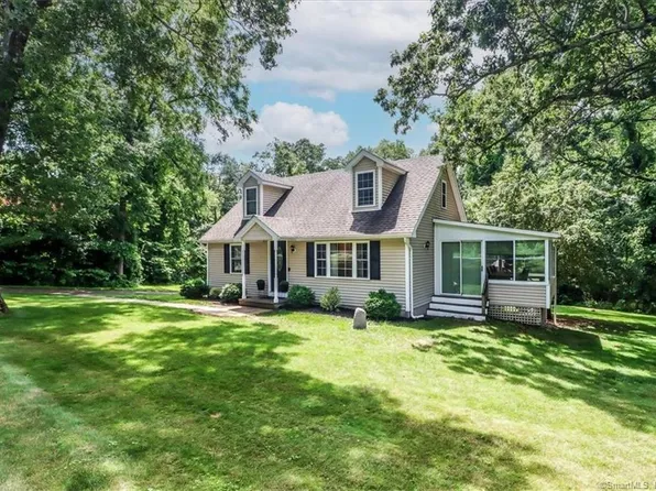 18 Kaechele Drive, Newtown, CT 06482