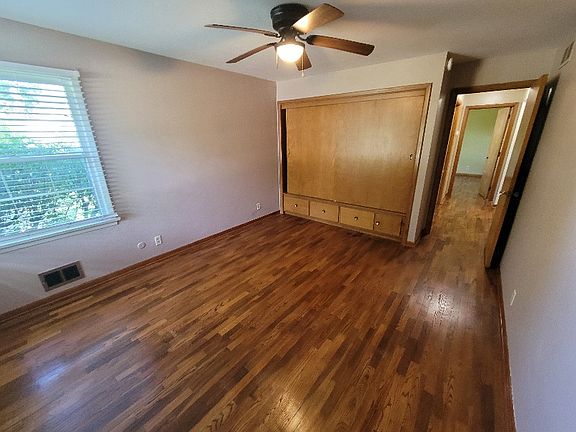 5th image of 310 N Division Ave