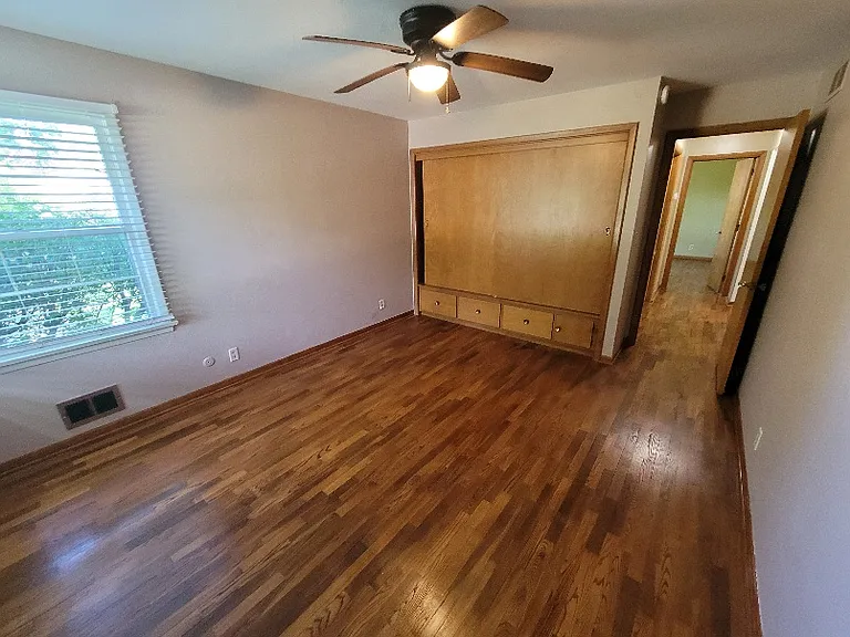 310 N Division Ave — Photo 5