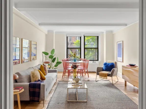 333 East 53rd Street image 4 of 17