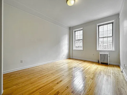 Rented by Manhattan Realty Group | media 9