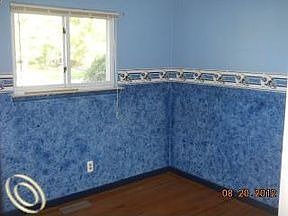 5th image of 1111 Sharon St
