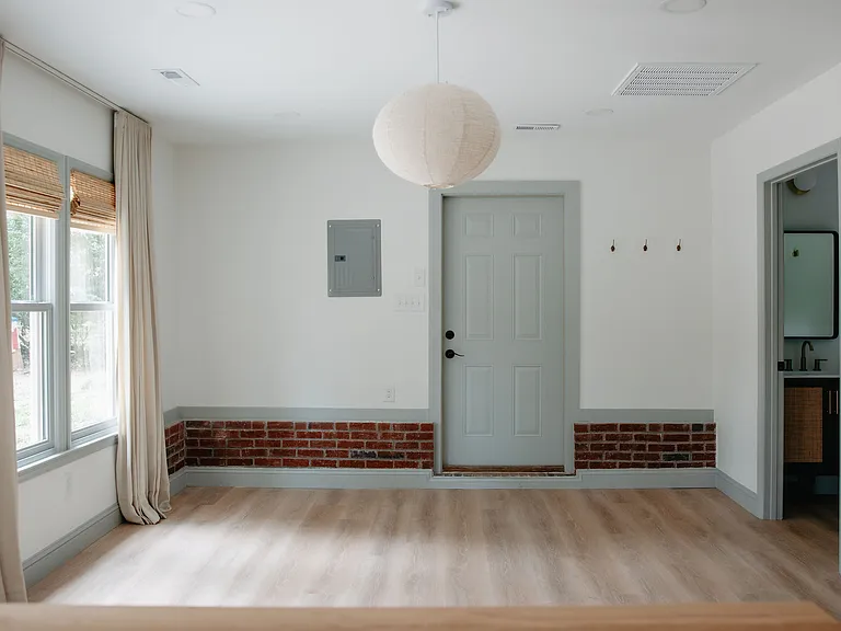 212 S Mendenhall St #B — Photo 7
