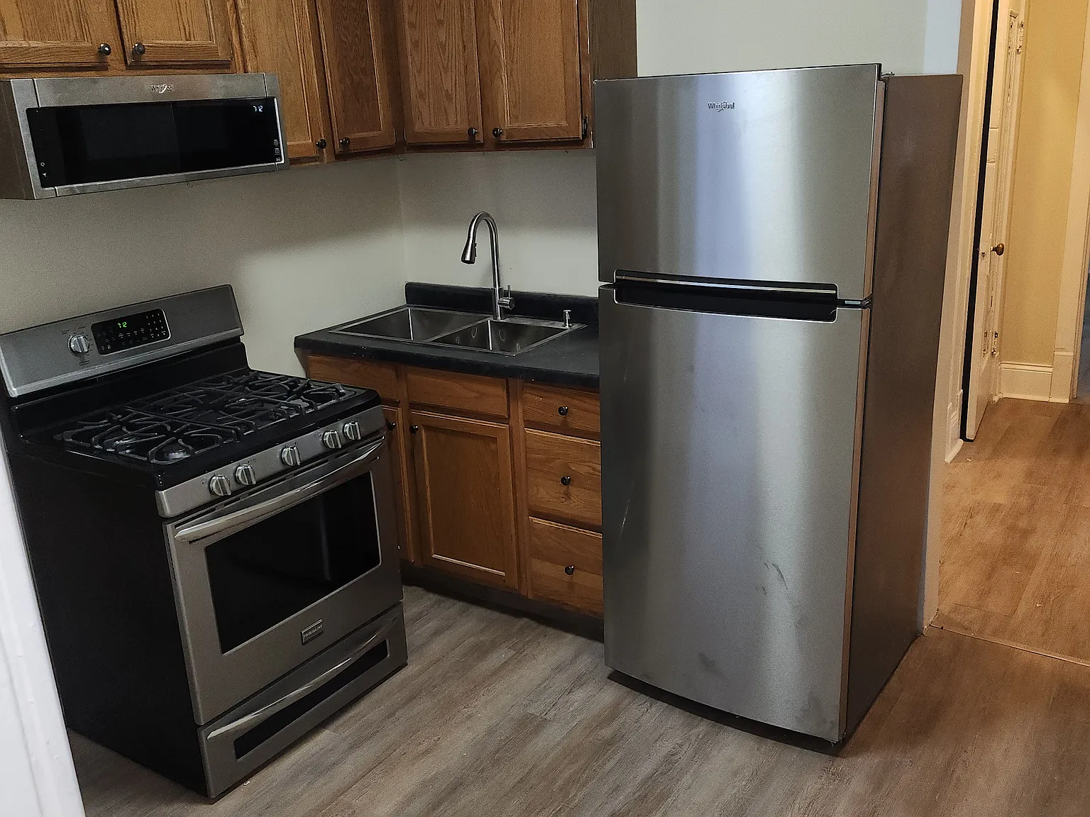 2 bed, 900 sqft, $1,300 — Photo 3