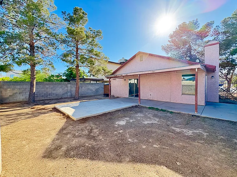 3901 Broadriver Dr — Photo 3