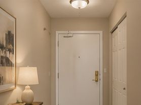 148 Breakwater Dr