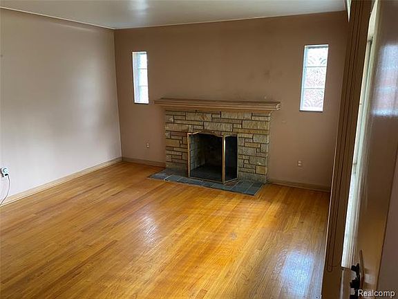 3rd image of 1497 Burlington Dr