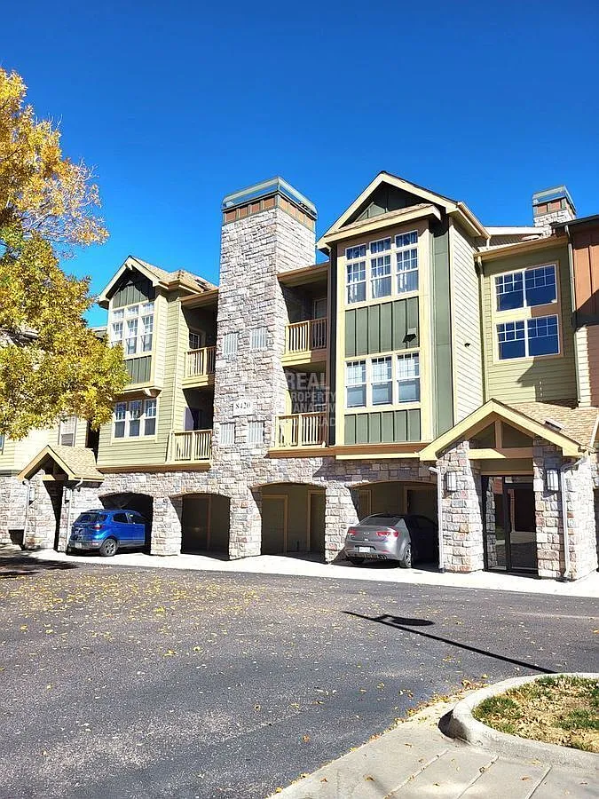 Stunning 1 bedroom, 1 bathroom Condo — Photo 1