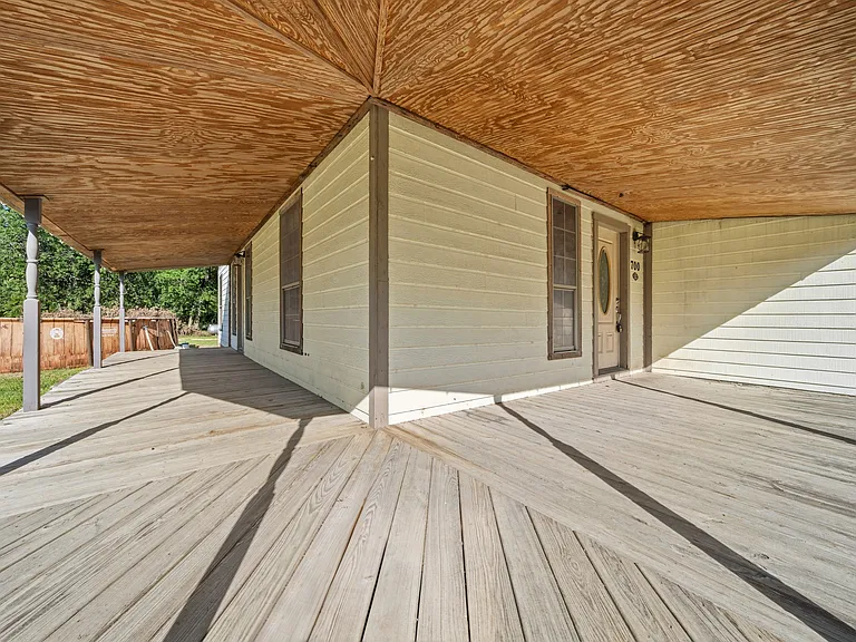 700 Harrel Ave — Photo 3