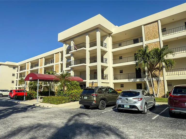 7461 W Country Club Dr N #209 — Photo 3