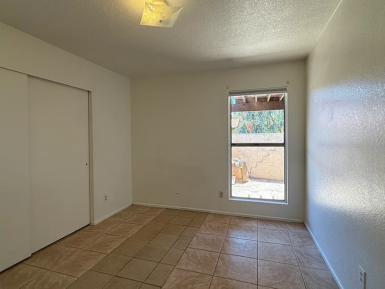725 N Arrowhead Dr #3 — Photo 11