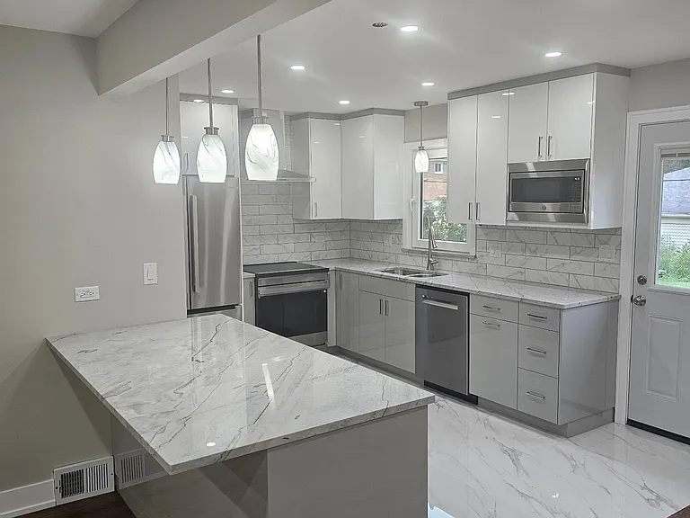 966 S Iowa Ave — Photo 4