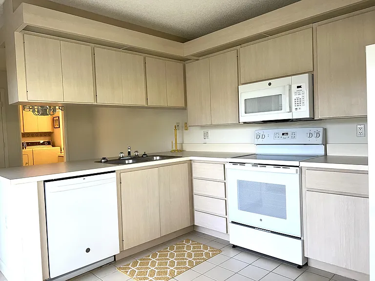 36 Danbury Ct #B — Photo 13