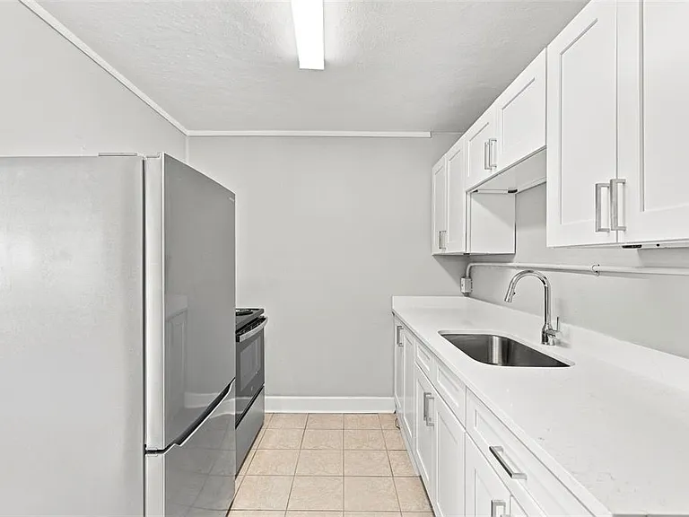 1812 Killarney Dr — Photo 11
