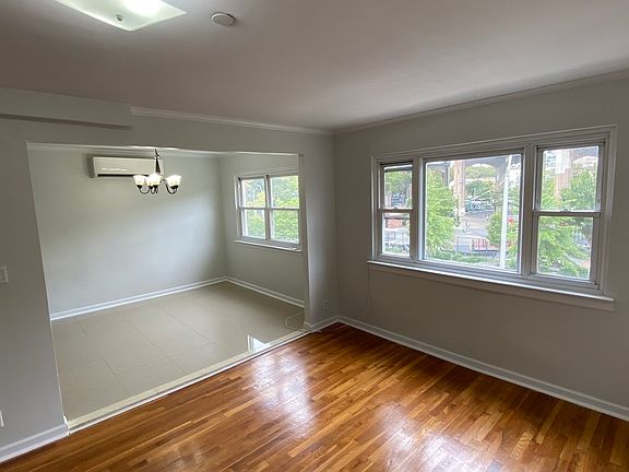 2nd image of 2120 Hoyt Ave S #3