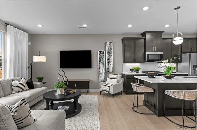 2 bed, 1379 sqft, $3,150 — Photo 3