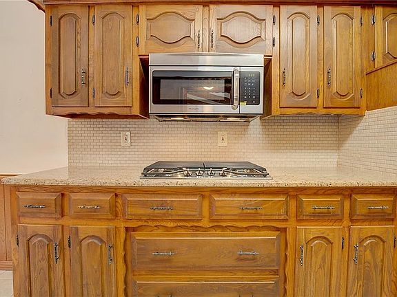 3rd image of 4024 Shady Hollow Ln