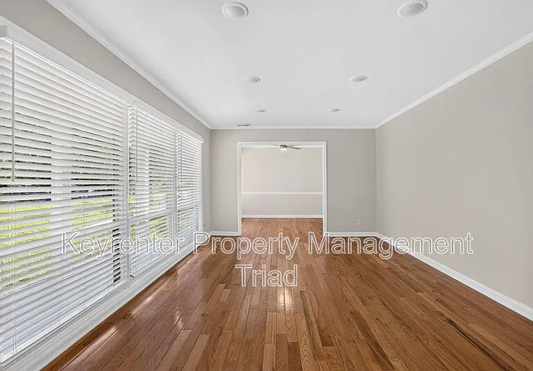 5108 Lakeshore Ct — Photo 8