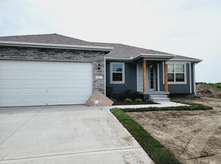 1501 SW 8th Ter, Oak Grove, MO 64075