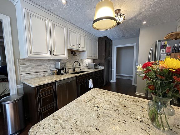 5th image of 2025 Liberty Dr