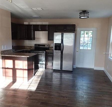 4th image of 1605 Peach Ave