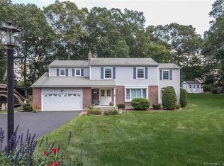 27 Oak Hill Dr, Niantic, CT 06357