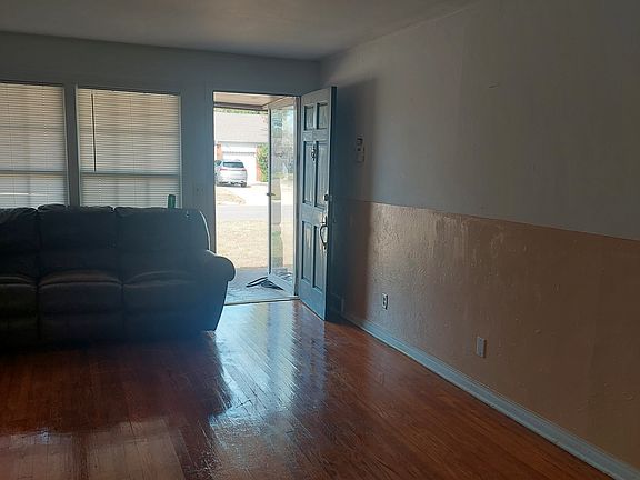3rd image of 3040 NW 65th St