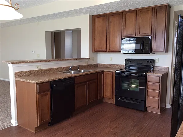 1413 Softwind Dr — Photo 2