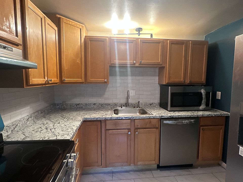 1st image of 43155 Deerview Dr #5