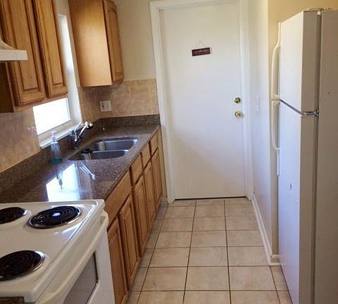 4th image of 2080 Luana Dr E