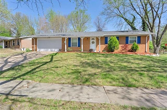 Gorgeous Curb Appeal when you drive up.