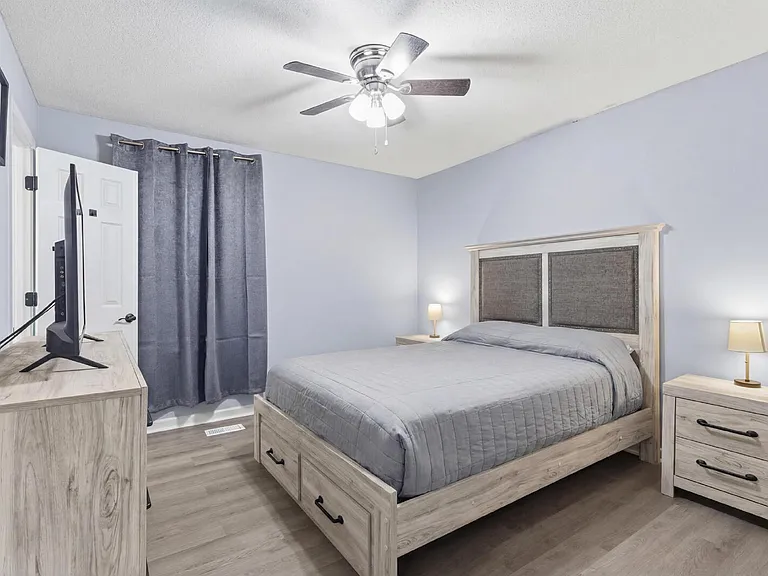 688 Debbie Dr — Photo 17