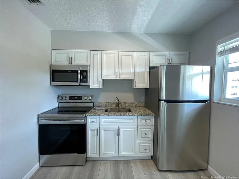 661 Hernando St #9 — Photo 10