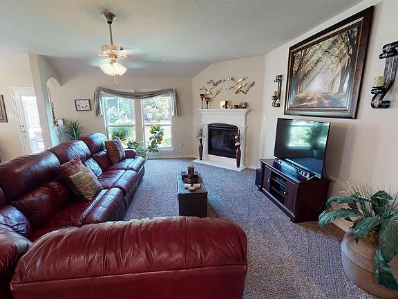 4th image of 921 Lake Sierra Way