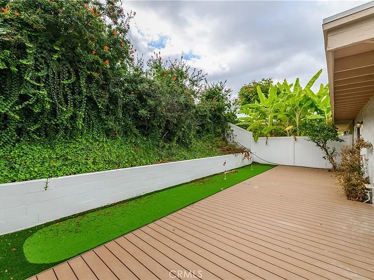 5016 Paseo De Vega — Photo 3