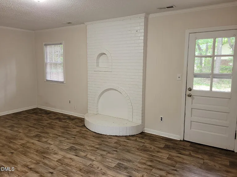 304 Holtz Ln — Photo 9