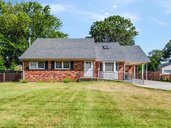 305 Manhattan Blvd, Islip Terrace, NY 11752