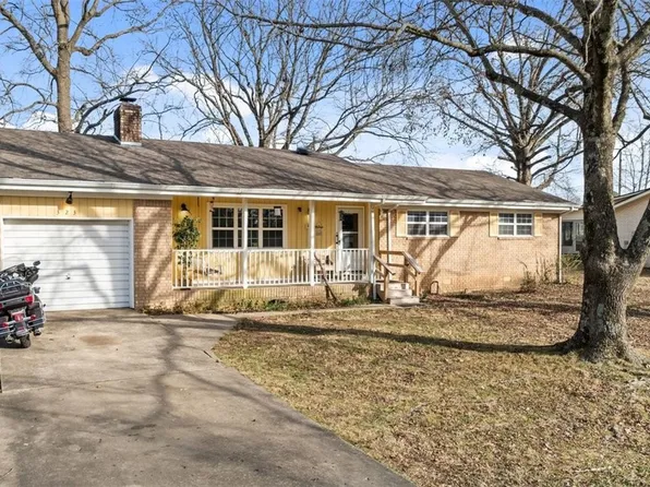 323 Western Hills Dr, Siloam Springs, AR 72761