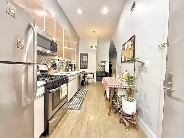 140 Ralph Avenue image 1 of 12