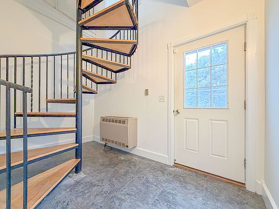 4th image of 32 Clemons St APT 3