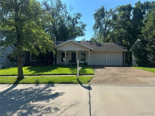 808 Dinard Dr, Ballwin, MO 63021