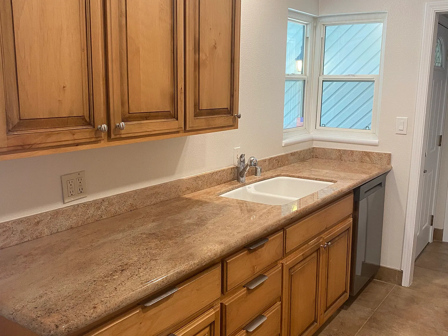 3 bed, 1282 sqft, $2,600 — Photo 3