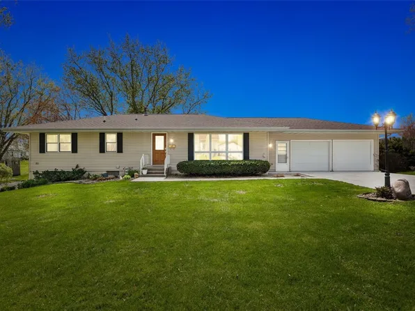 313 E 8th St, Tipton, IA 52772