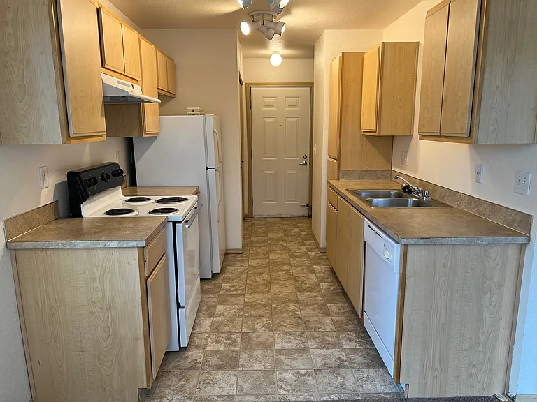 Boulder Creek Apartments — Photo 23