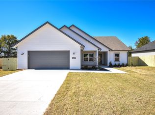 467 N Tacoma St, Farmington, AR 72730