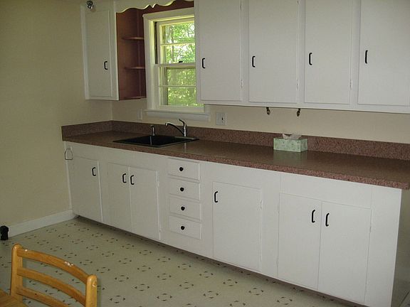 Spic &Span Kitchen w/grilling deck