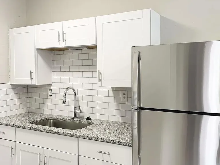 996 Greenwood Ave NE #7 — Photo 3